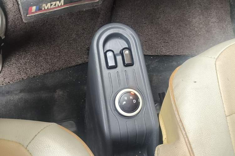 Used Wuling Hongguang MINIEV 2021 Macaron Fashion Model Lithium Iron Phosphate Gear Lever
