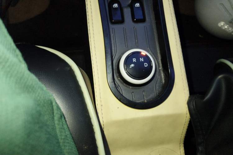 Used Wuling Hongguang MINIEV 2021 Macaron Premium Model – Lithium-NMC Gear Lever