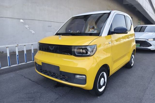 Used Wuling Hongguang MINIEV 2021 Macaron Sandwich Model 120 km Lithium Iron Phosphate