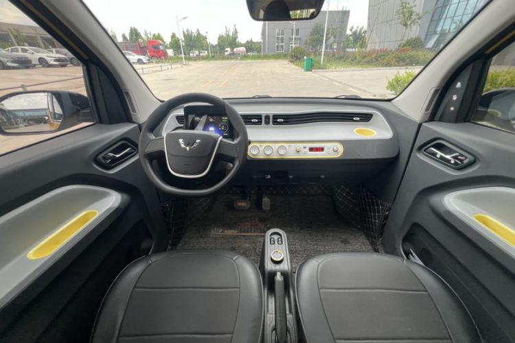 Used Wuling Hongguang MINIEV 2021 Macaron Fashion Model Lithium Iron Phosphate Interior 1
