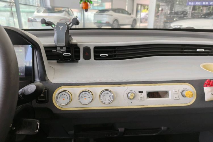 Used Wuling Hongguang MINIEV 2021 Macaron Premium Model – Lithium-NMC Interior 2