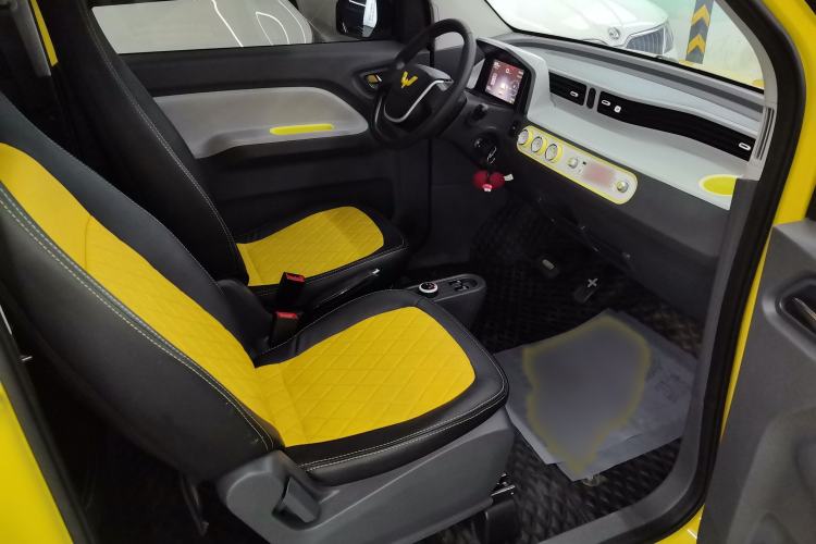 Used Wuling Hongguang MINIEV 2021 Macaron Fashion Model Lithium Iron Phosphate Interior 3