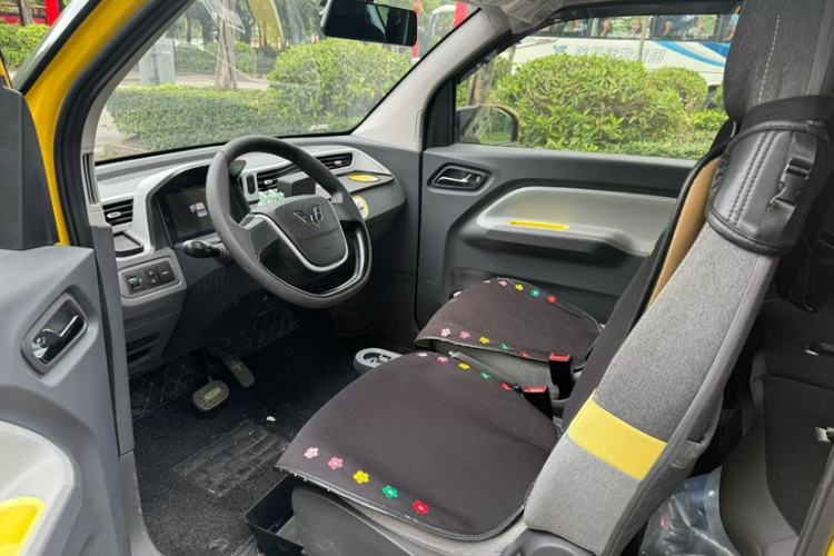 Used Wuling Hongguang MINIEV 2021 Macaron Sandwich Model 170 km Lithium Iron Phosphate Interior 3