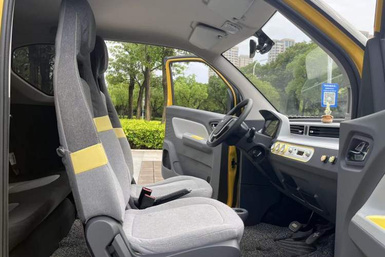 Used Wuling Hongguang MINIEV 2021 Macaron Fashion Edition Lithium-Ion Battery Interior 3