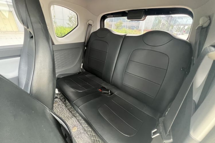 Used Wuling Hongguang MINIEV 2021 Macaron Fashion Model Lithium Iron Phosphate Interior 3