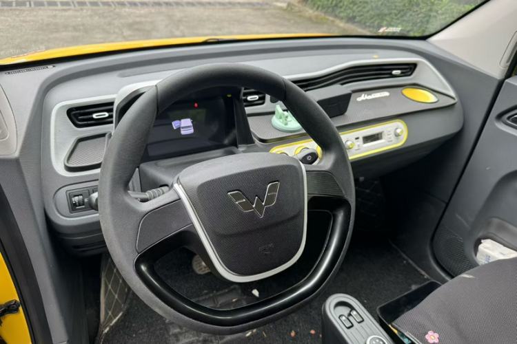 Used Wuling Hongguang MINIEV 2021 Macaron Sandwich Model 170 km Lithium Iron Phosphate Interior 4