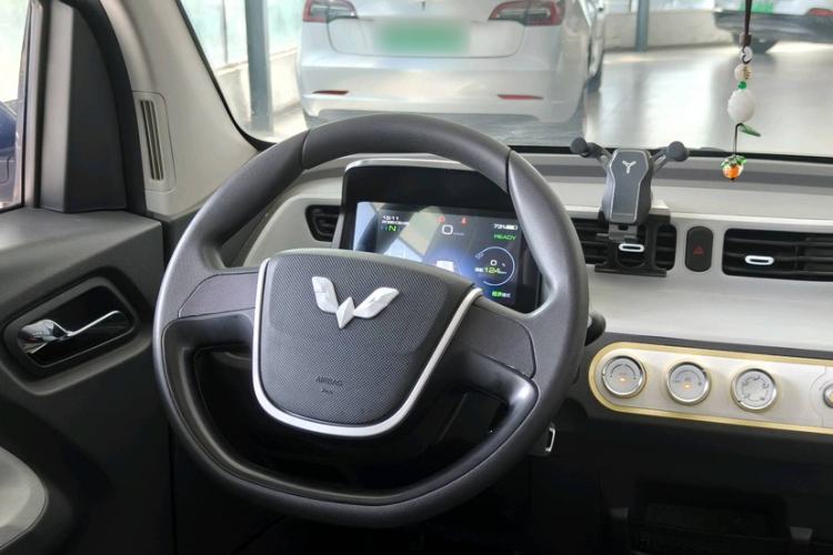 Used Wuling Hongguang MINIEV 2021 Macaron Premium Model – Lithium-NMC Interior 5