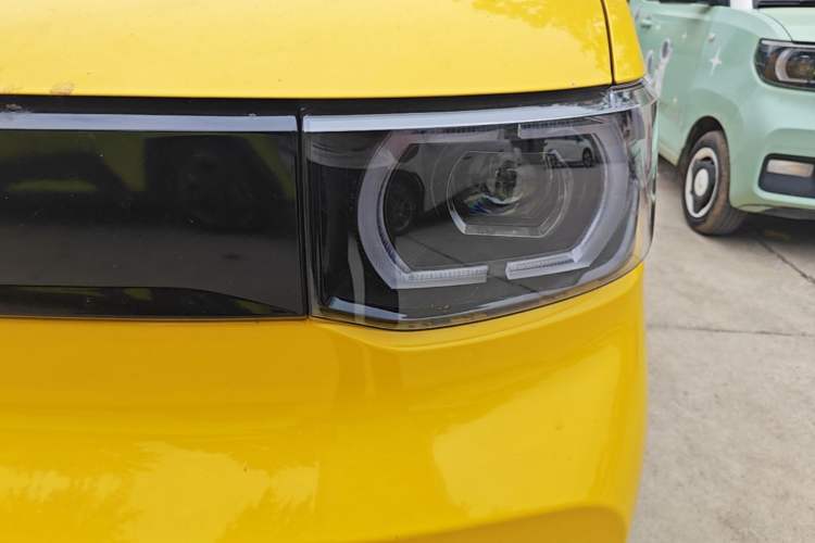 Used Wuling Hongguang MINIEV 2021 Macaron Fashion Edition Lithium-Ion Battery Left Front Headlight