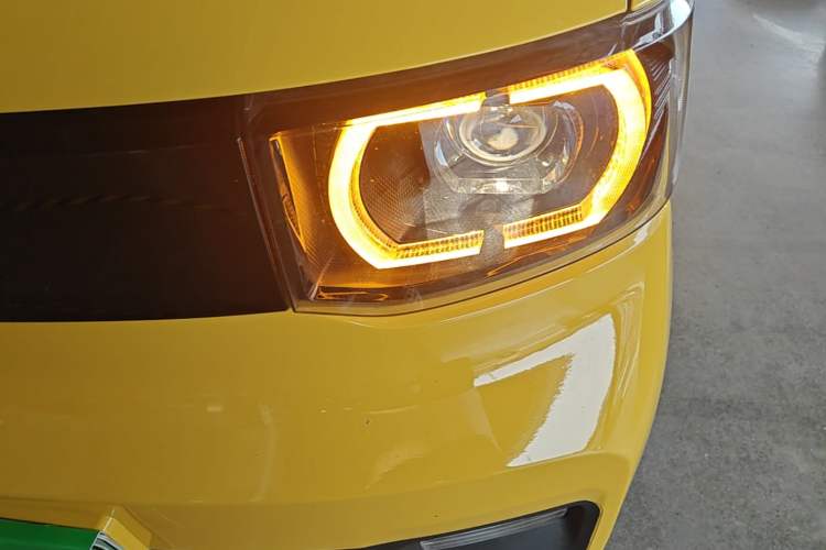 Used Wuling Hongguang MINIEV 2021 Macaron Premium Model – Lithium Iron Phosphate Left Front Headlight