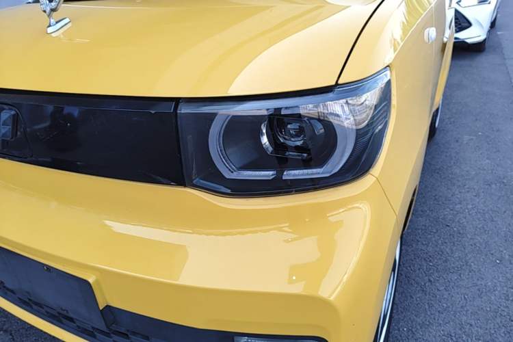 Used Wuling Hongguang MINIEV 2021 Macaron Sandwich Model 120 km Lithium Iron Phosphate Left Front Headlight