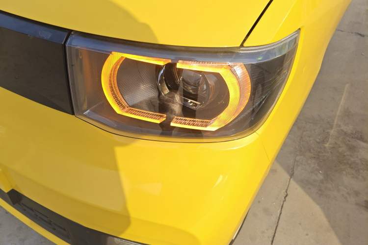 Used Wuling Hongguang MINIEV 2021 Macaron Fashion Model Lithium Iron Phosphate Left Front Headlight