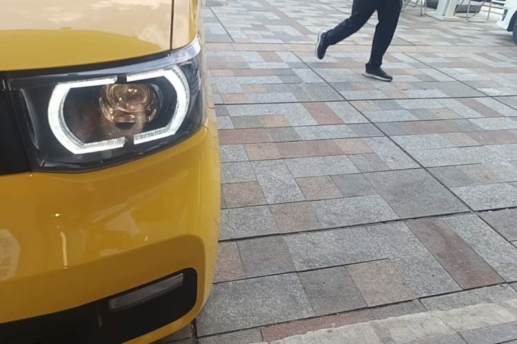 Used Wuling Hongguang MINIEV 2021 Macaron Fashion Edition Lithium-Ion Battery Left Front Headlight