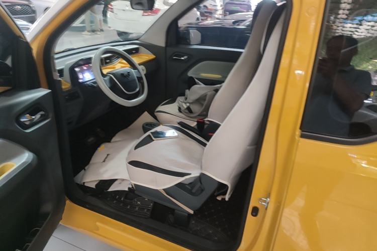 Used Wuling Hongguang MINIEV 2021 Macaron Fashion Edition Lithium-Ion Battery Left Front Seat