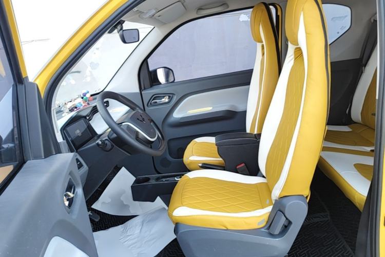 Used Wuling Hongguang MINIEV 2021 Macaron Sandwich Model 120 km Lithium Iron Phosphate Left Front Seat