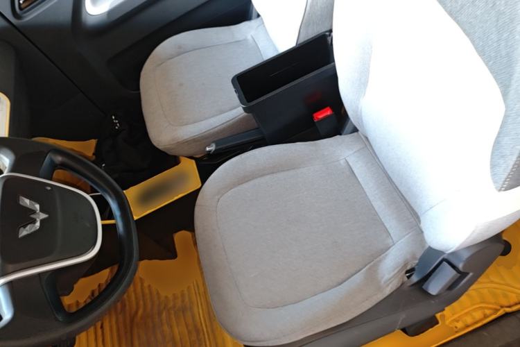 Used Wuling Hongguang MINIEV 2021 Macaron Fashion Edition Lithium-Ion Battery Left Front Seat