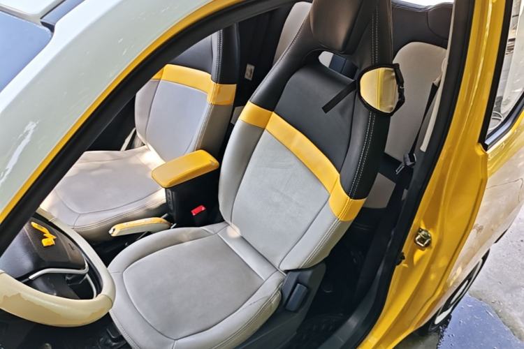 Used Wuling Hongguang MINIEV 2021 Macaron Premium Model – Lithium-NMC Left Front Seat
