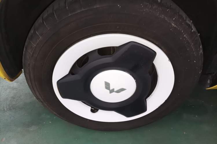 Used Wuling Hongguang MINIEV 2021 Macaron Fashion Model Lithium Iron Phosphate Left Front Wheel Hub