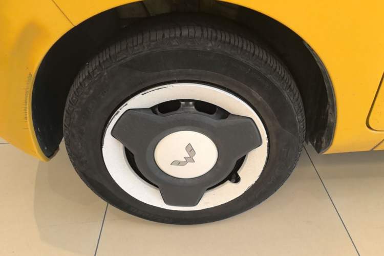 Used Wuling Hongguang MINIEV 2021 Macaron Sandwich Model 170 km Lithium Iron Phosphate Left Front Wheel Hub