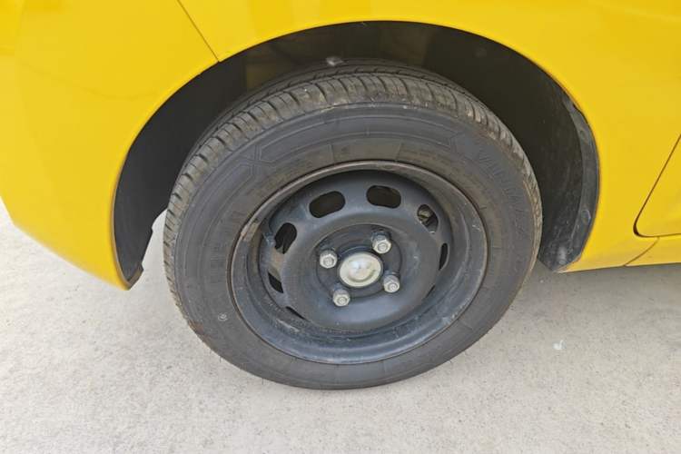 Used Wuling Hongguang MINIEV 2021 Macaron Fashion Edition Lithium-Ion Battery Left Front Wheel Hub