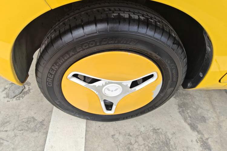 Used Wuling Hongguang MINIEV 2021 Macaron Fashion Model Lithium Iron Phosphate Left Front Wheel Hub
