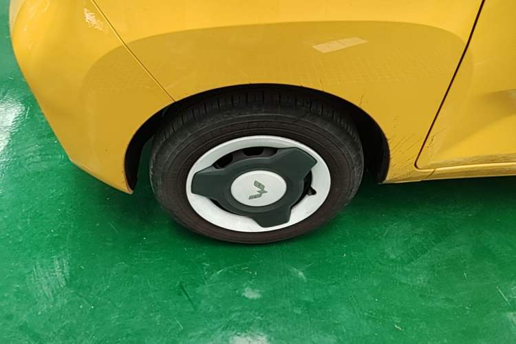 Used Wuling Hongguang MINIEV 2021 Macaron Premium Model – Lithium Iron Phosphate Left Front Wheel Hub