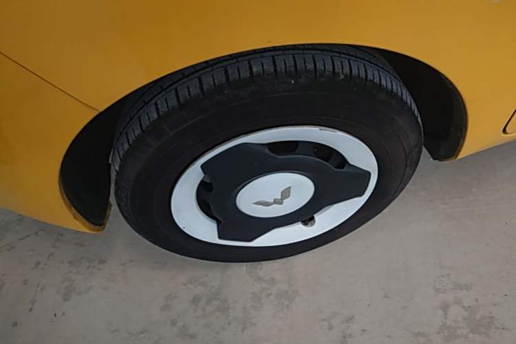 Used Wuling Hongguang MINIEV 2021 Macaron Fashion Edition Lithium-Ion Battery Left Front Wheel Hub