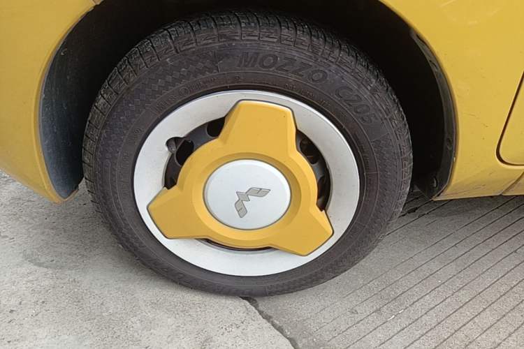 Used Wuling Hongguang MINIEV 2021 Macaron Fashion Model Lithium Iron Phosphate Left Front Wheel Hub