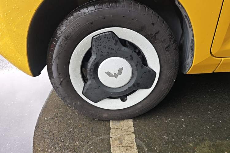 Used Wuling Hongguang MINIEV 2021 Macaron Premium Model – Lithium Iron Phosphate Left Front Wheel Hub