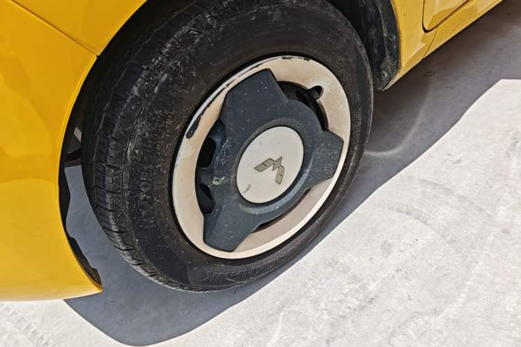 Used Wuling Hongguang MINIEV 2021 Macaron Premium Model – Lithium-NMC Left Front Wheel Hub