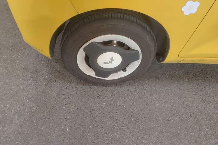 Used Wuling Hongguang MINIEV 2021 Macaron Premium Model – Lithium Iron Phosphate Left Front Wheel Hub