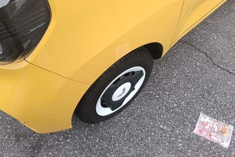 Used Wuling Hongguang MINIEV 2021 Macaron Fashion Model Lithium Iron Phosphate Left Front Wheel Hub