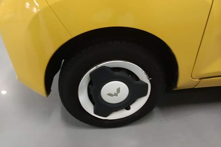 Used Wuling Hongguang MINIEV 2021 Macaron Fashion Edition Lithium-Ion Battery Left Front Wheel Hub