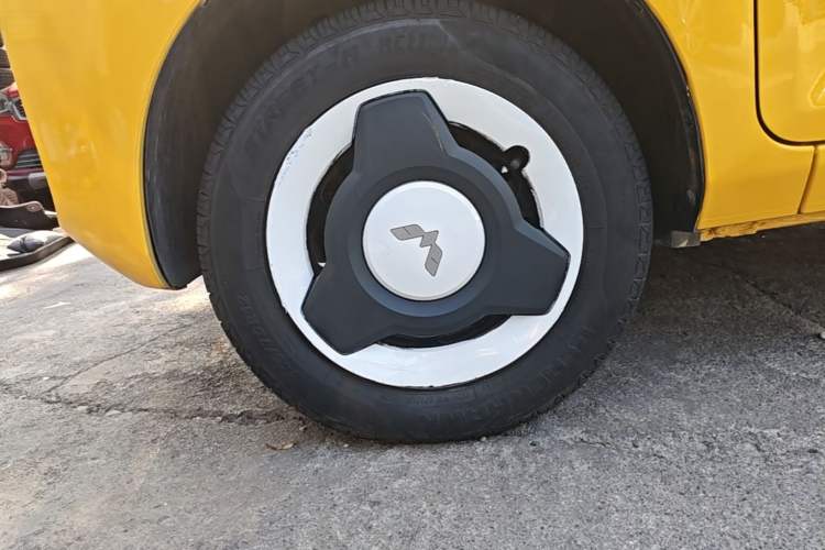 Used Wuling Hongguang MINIEV 2021 Macaron Fashion Model Lithium Iron Phosphate Left Front Wheel Hub