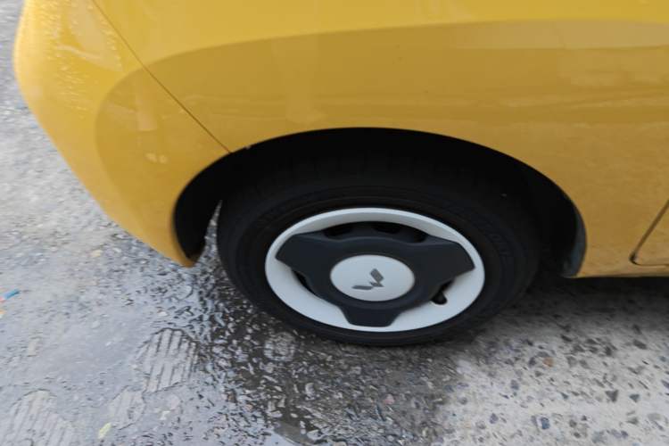 Used Wuling Hongguang MINIEV 2021 Macaron Fashion Edition Lithium-Ion Battery Left Front Wheel Hub