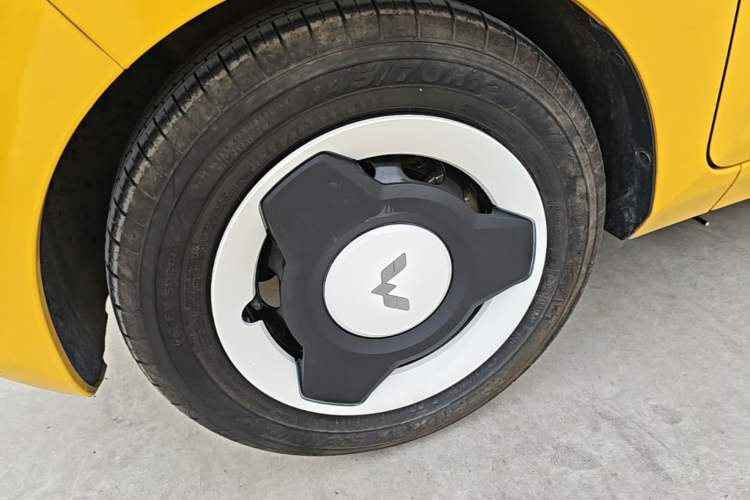 Used Wuling Hongguang MINIEV 2021 Macaron Premium Model – Lithium Iron Phosphate Left Front Wheel Hub