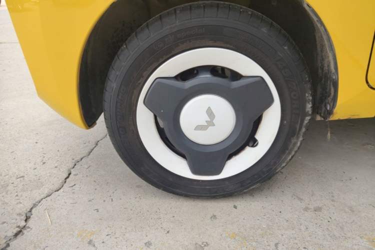 Used Wuling Hongguang MINIEV 2021 Macaron Fashion Model Lithium Iron Phosphate Left Front Wheel Hub