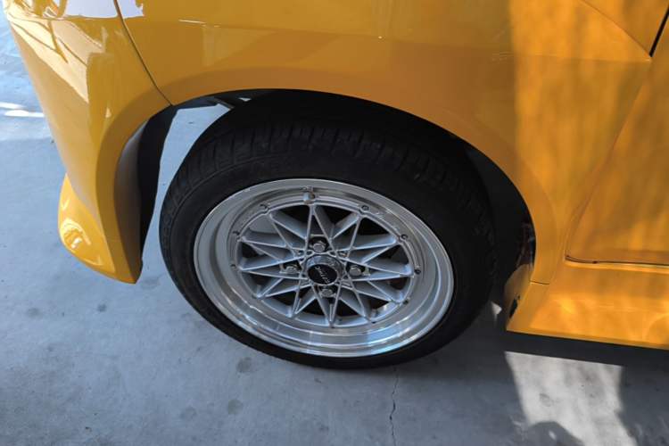 Used Wuling Hongguang MINIEV 2021 Macaron Fashion Model Lithium Iron Phosphate Left Front Wheel Hub
