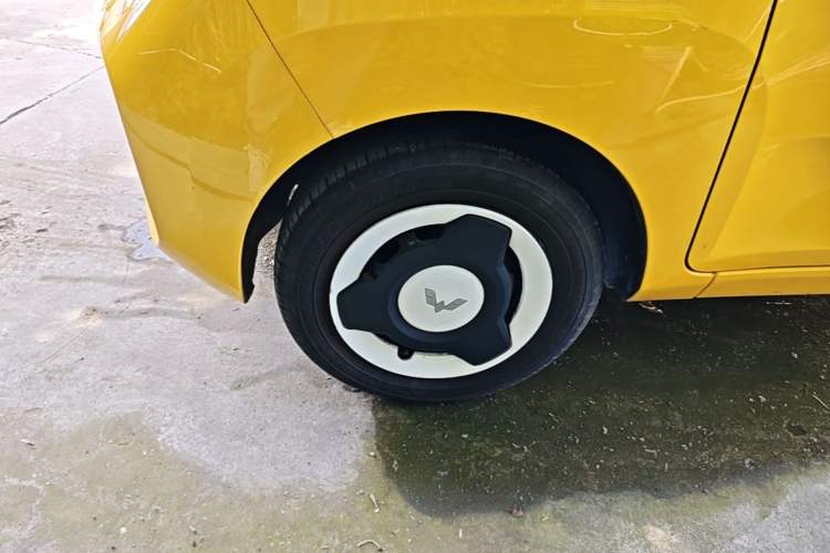 Used Wuling Hongguang MINIEV 2021 Macaron Premium Model – Lithium-NMC Left Front Wheel Hub