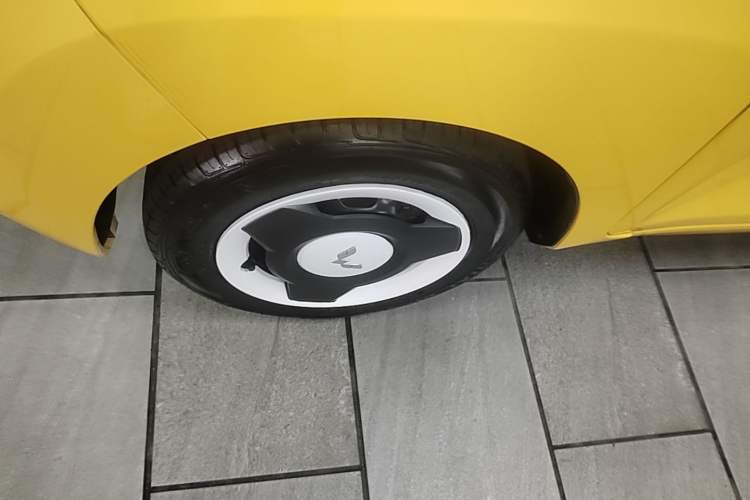Used Wuling Hongguang MINIEV 2021 Macaron Fashion Model Lithium Iron Phosphate Left Front Wheel Hub