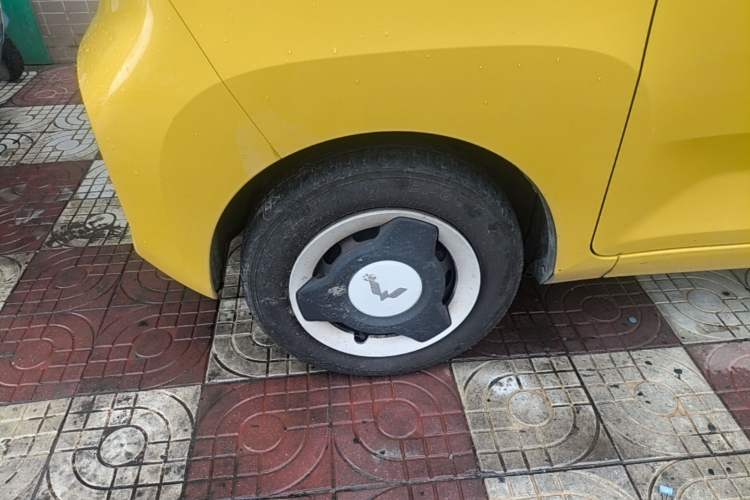 Used Wuling Hongguang MINIEV 2021 Macaron Fashion Model Lithium Iron Phosphate Left Front Wheel Hub