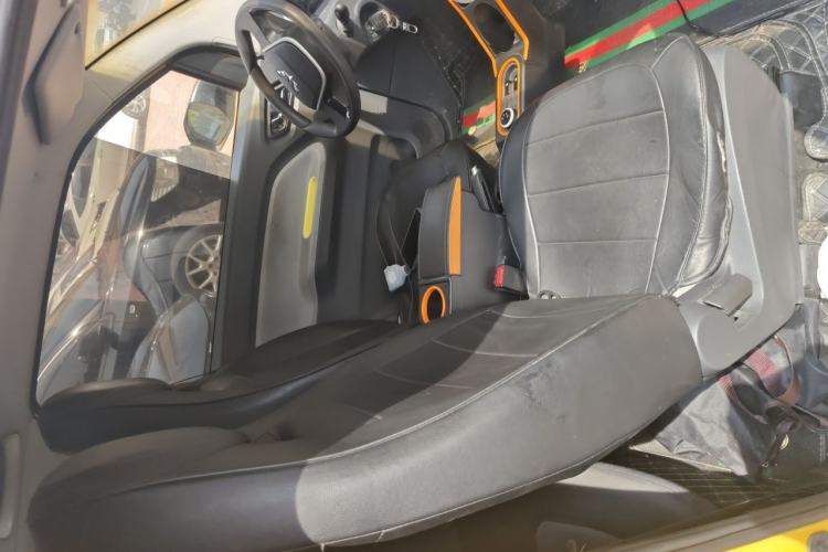 Used Wuling Hongguang MINIEV 2021 Macaron Sandwich Model 170 km Lithium Ternary Left Rear Seat