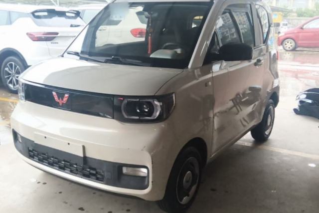 Ojetý Wuling Hongguang MINIEV 2021 Macaron Sandwich Model 170 km Lithium Iron Phosphate