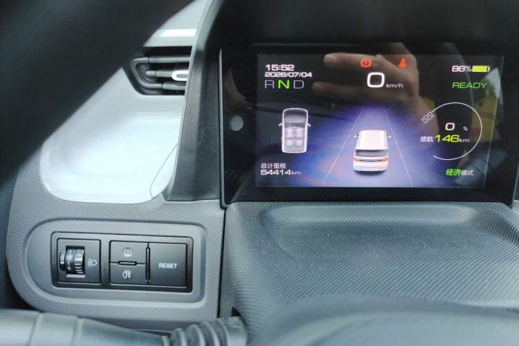 Used Wuling Hongguang MINIEV 2021 Macaron Premium Model – Lithium Iron Phosphate Odometer Close Up