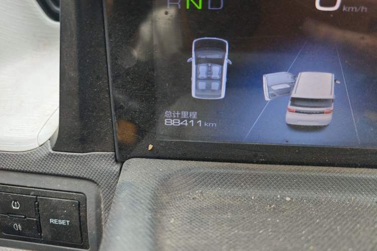 Used Wuling Hongguang MINIEV 2021 Macaron Sandwich Model 170 km Lithium Iron Phosphate Odometer Close Up
