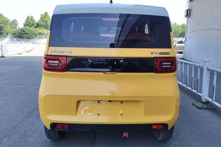 Used Wuling Hongguang MINIEV 2021 Macaron Sandwich Model 120 km Lithium Iron Phosphate Rear