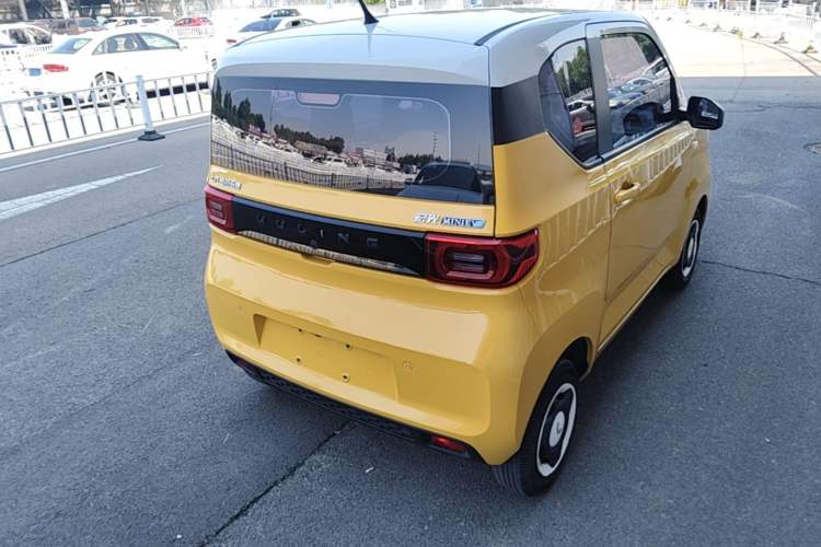Used Wuling Hongguang MINIEV 2021 Macaron Sandwich Model 120 km Lithium Iron Phosphate Rear Right 45 Deg