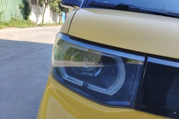 Used Wuling Hongguang MINIEV 2021 Macaron Premium Model – Lithium Iron Phosphate Right Front Headlight