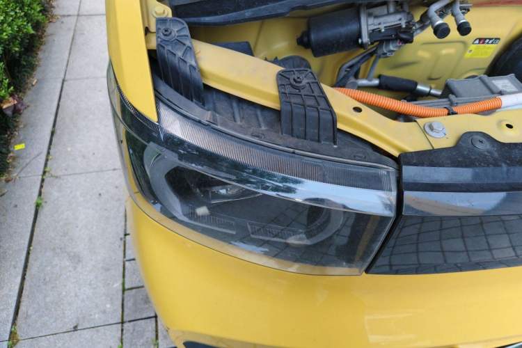 Used Wuling Hongguang MINIEV 2021 Macaron Premium Model – Lithium-NMC Right Front Headlight
