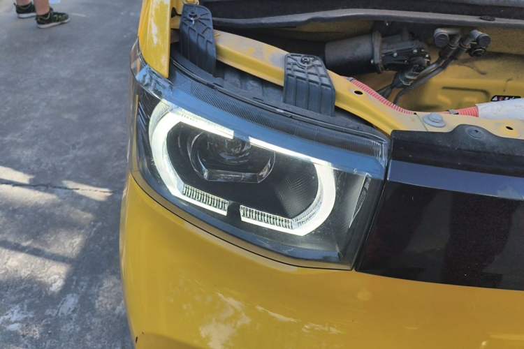 Used Wuling Hongguang MINIEV 2021 Macaron Premium Model – Lithium Iron Phosphate Right Front Headlight
