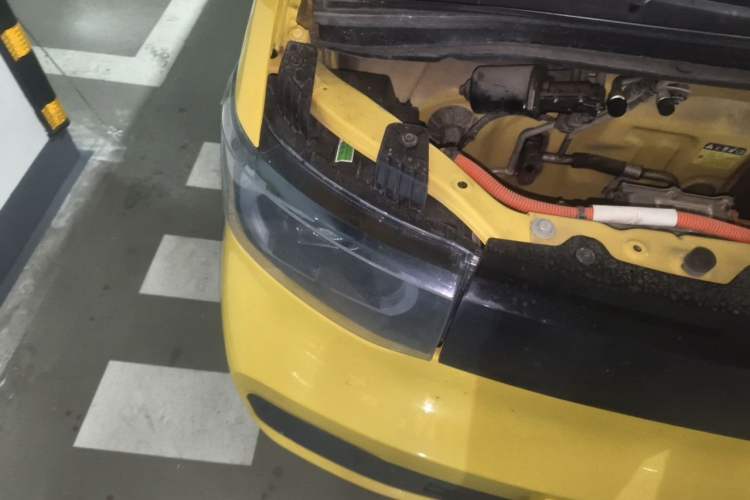 Used Wuling Hongguang MINIEV 2021 Macaron Premium Model – Lithium-NMC Right Front Headlight